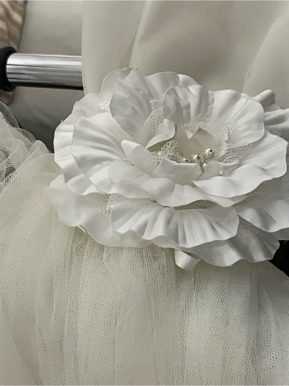 Long Bridal Veil with Rose Appliqué 75"